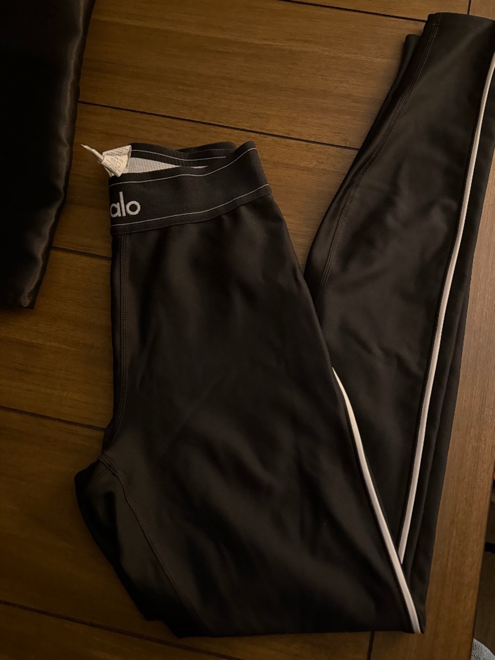 Alo- suit up legging